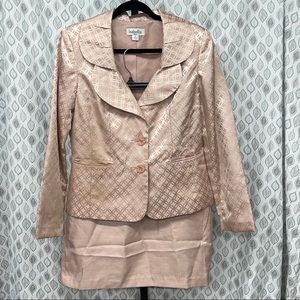 Isabella suit size 8 (sorry for the wrinkles)